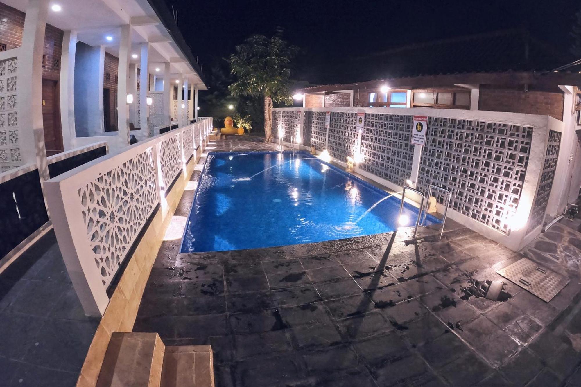 The Royal Joglo Hotel Tepus Exterior photo